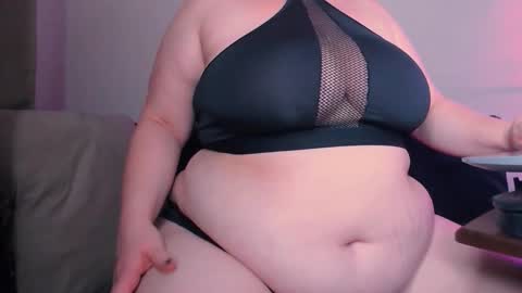 Snapshot of zinacorleone chatting on 12-15-25, 06:56 zinacorleone online show from 12-15-25, 06:56