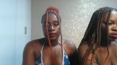 Snapshot of zinadine_ chatting on 02-18-26, 02:40 Zinadine online show from 02-18-26, 02:40