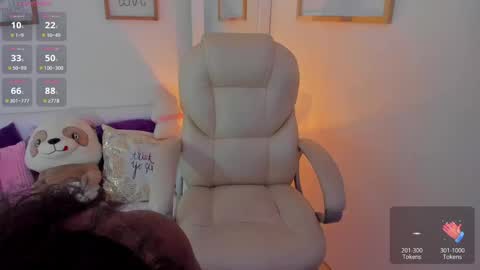 Snapshot of zobe_love chatting on 11-25-25, 06:30 Zobe Love online show from 11-25-25, 06:30