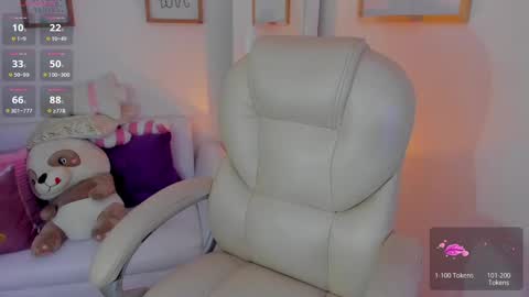 Snapshot of zobe_love chatting on 12-22-25, 06:05 Zobe Love online show from 12-22-25, 06:05