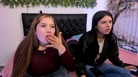 Zoe And Valeria online show from 06-06-26, 07:51
