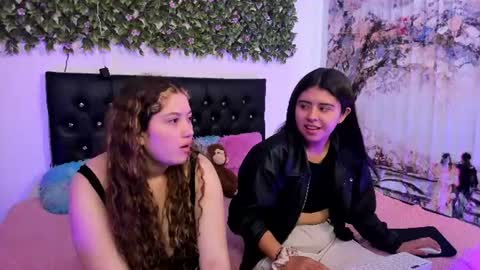 Zoe And Valeria online show from 06-11-26, 02:15