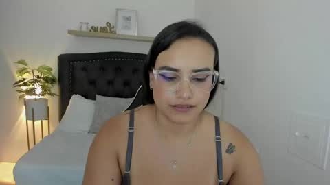 Zoe  online show from 01-29-25, 03:47