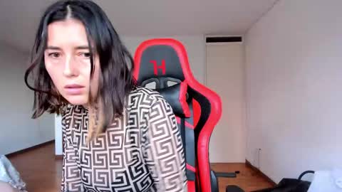 Snapshot of zoe_jeane_beker chatting on 02-19-25, 10:31 ZOE online show from 02-19-25, 10:31