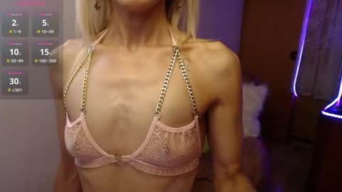 Snapshot of zoe_life30 chatting on 05-14-26, 02:40 Zoe online show from 05-14-26, 02:40