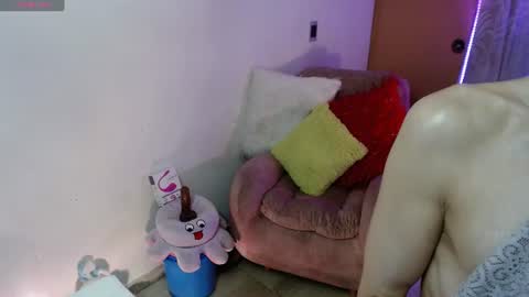 Snapshot of zoe_life30 chatting on 06-14-26, 03:19 Zoe online show from 06-14-26, 03:19