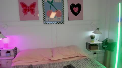Zoe Lynch online show from 06-19-26, 12:09