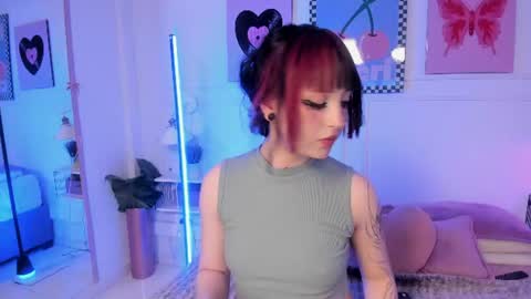 Zoe Lynch online show from 07-16-26, 12:00