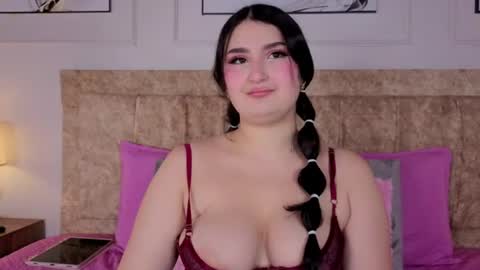 Snapshot of zoe_moon__ chatting on 06-19-26, 01:37 zoe_moon__ online show from 06-19-26, 01:37