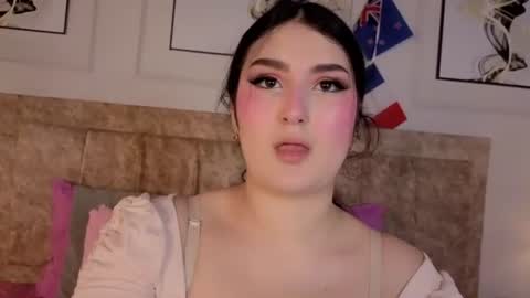 Snapshot of zoe_moon__ chatting on 06-20-26, 12:19 zoe_moon__ online show from 06-20-26, 12:19
