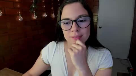 Snapshot of zoe_ringer chatting on 02-25-25, 04:31 Zoe  online show from 02-25-25, 04:31