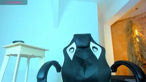 zoe_rose4 online show from 09-27-25, 07:30