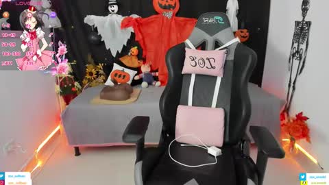 zoe_sullivan_ online show from 10-28-25, 09:35