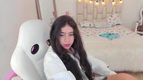 Zoe online show from 03-10-25, 05:29