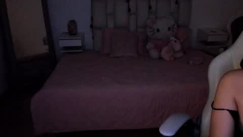 Zoe online show from 11-21-25, 01:43