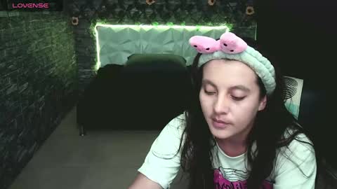 Snapshot of zoe_velvet chatting on 02-10-25, 02:08 Carolina online show from 02-10-25, 02:08