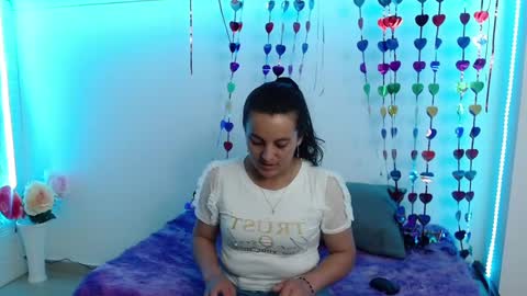 Snapshot of zoe_velvet chatting on 02-16-25, 11:59 Carolina online show from 02-16-25, 11:59
