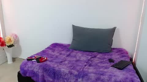 Snapshot of zoe_velvet chatting on 02-21-25, 05:46 Carolina online show from 02-21-25, 05:46