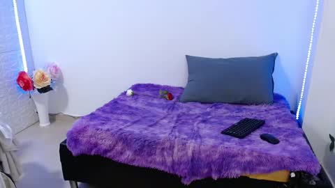 Snapshot of zoe_velvet chatting on 02-27-25, 01:59 Carolina online show from 02-27-25, 01:59