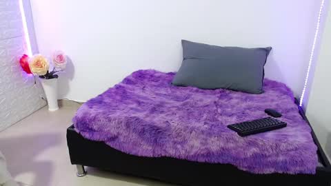 Snapshot of zoe_velvet chatting on 03-05-25, 12:59 Carolina online show from 03-05-25, 12:59