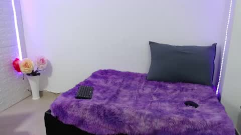 Snapshot of zoe_velvet chatting on 03-05-25, 10:11 Carolina online show from 03-05-25, 10:11