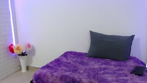 Snapshot of zoe_velvet chatting on 03-07-25, 04:24 Carolina online show from 03-07-25, 04:24
