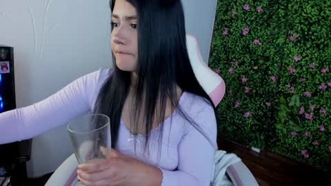 Snapshot of zoe_wattson chatting on 12-18-24, 02:42 Zoe online show from 12-18-24, 02:42