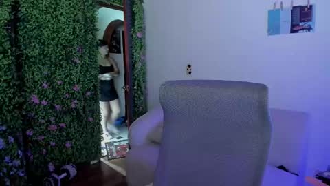 Snapshot of zoe_wattson chatting on 11-17-25, 02:17 Zoe online show from 11-17-25, 02:17