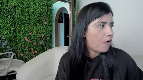 Snapshot of zoe_wattson chatting on 12-22-25, 03:25 Zoe online show from 12-22-25, 03:25