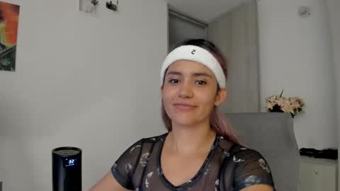 Snapshot of zoe_wattson chatting on 06-25-26, 02:22 Zoe online show from 06-25-26, 02:22