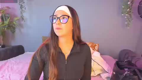 Snapshot of zoe_xra chatting on 09-17-25, 08:10 Zoe online show from 09-17-25, 08:10