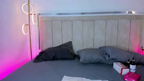 Zoe online show from 12-05-25, 06:48