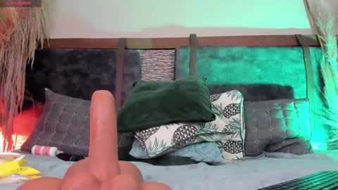 Snapshot of zoee_23 chatting on 12-10-24, 02:39 Zoe online show from 12-10-24, 02:39
