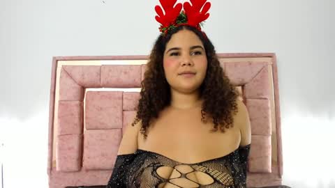 Snapshot of zoee_lov chatting on 12-18-24, 09:47 zoee online show from 12-18-24, 09:47
