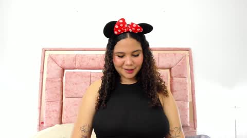 Snapshot of zoee_lov chatting on 01-11-25, 03:23 zoee online show from 01-11-25, 03:23