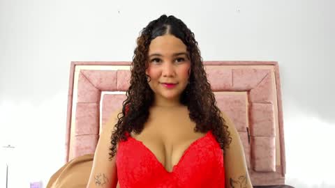 Snapshot of zoee_lov chatting on 01-15-25, 03:00 zoee online show from 01-15-25, 03:00