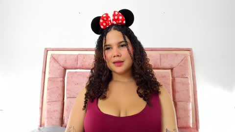 Snapshot of zoee_lov chatting on 01-16-25, 06:25 zoee online show from 01-16-25, 06:25