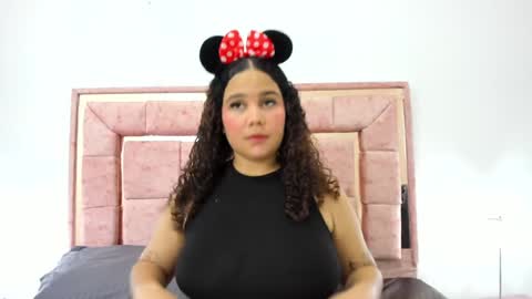 Snapshot of zoee_lov chatting on 01-23-25, 03:26 zoee online show from 01-23-25, 03:26