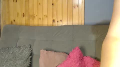 Snapshot of zoee_t chatting on 09-15-25, 01:16 Zoee online show from 09-15-25, 01:16