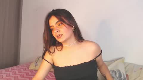 Snapshot of zoee_t chatting on 10-11-25, 09:24 Zoee online show from 10-11-25, 09:24