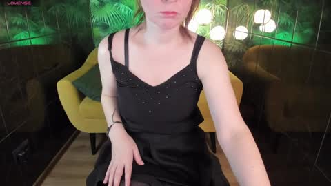 Snapshot of zoeeast chatting on 01-11-25, 02:04 Zoe online show from 01-11-25, 02:04