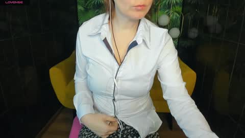 Snapshot of zoeeast chatting on 01-19-25, 04:36 Zoe online show from 01-19-25, 04:36
