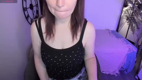 Snapshot of zoeeast chatting on 07-24-26, 06:00 Zoe online show from 07-24-26, 06:00