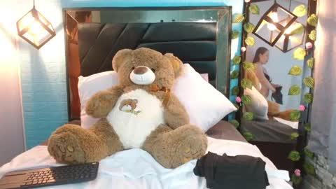 Snapshot of zoeemiller chatting on 09-18-25, 01:57 zoeemiller online show from 09-18-25, 01:57