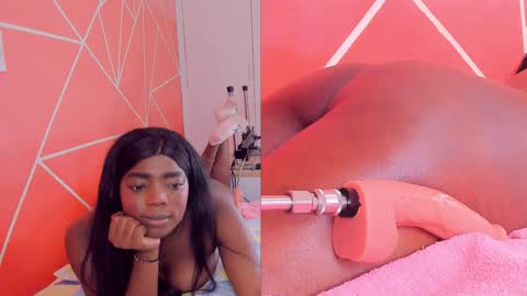 Snapshot of zoeethompson_cm chatting on 12-29-24, 01:56 online show from 12-29-24, 01:56