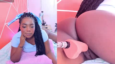 Snapshot of zoeethompson_cm chatting on 03-07-25, 11:07 online show from 03-07-25, 11:07