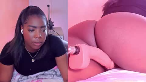 Snapshot of zoeethompson_cm chatting on 07-07-26, 10:52 online show from 07-07-26, 10:52