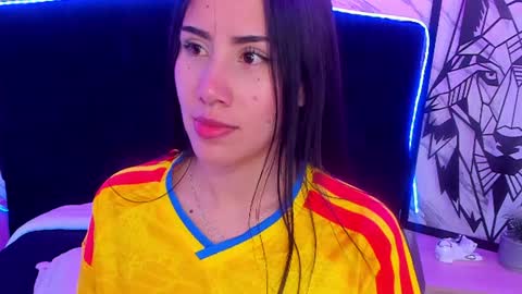 Laura  online show from 06-18-26, 09:14