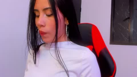 Laura  online show from 07-16-26, 04:40