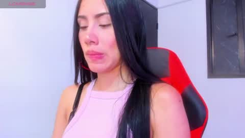 Laura  online show from 07-19-26, 05:11